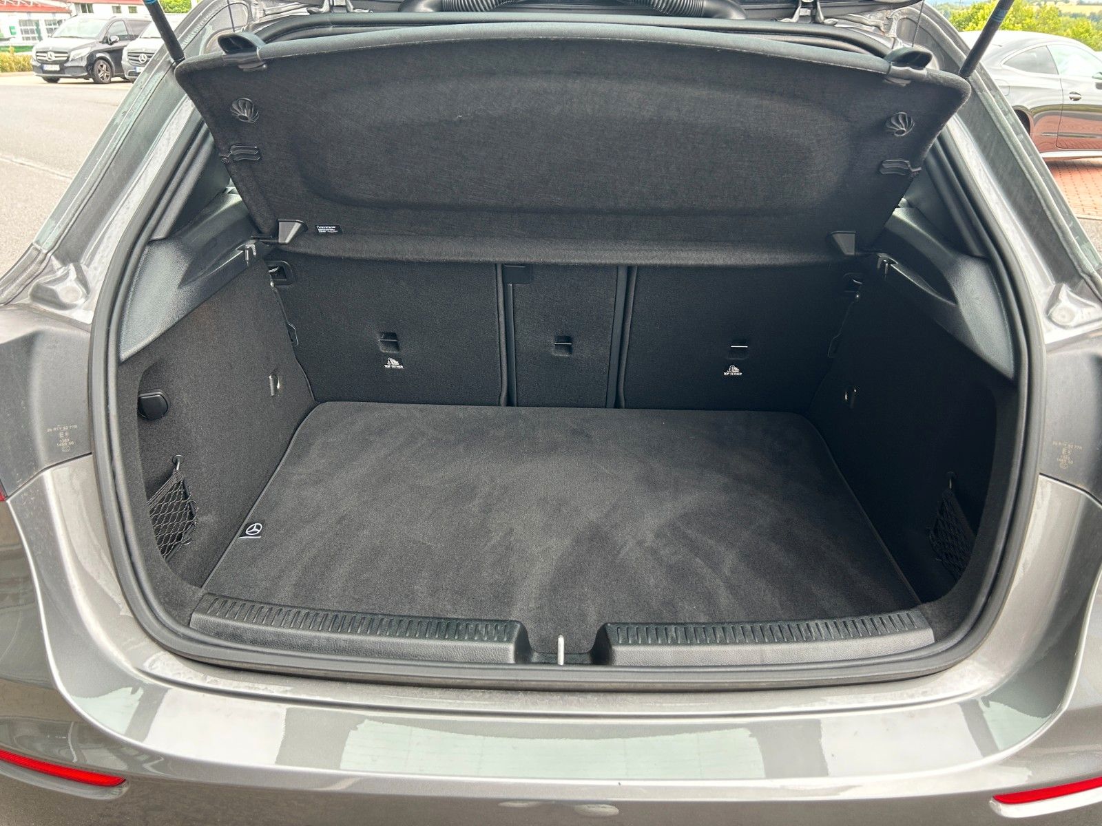 Fahrzeugabbildung Mercedes-Benz A 180 Progressive+RKamera+LED+IHC+Digital+