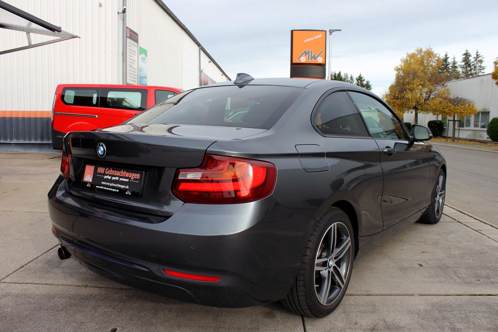 Fahrzeugabbildung BMW 220i Coupé Sport-Line SHZ PDC eGSHD 2-Zonen HiFi