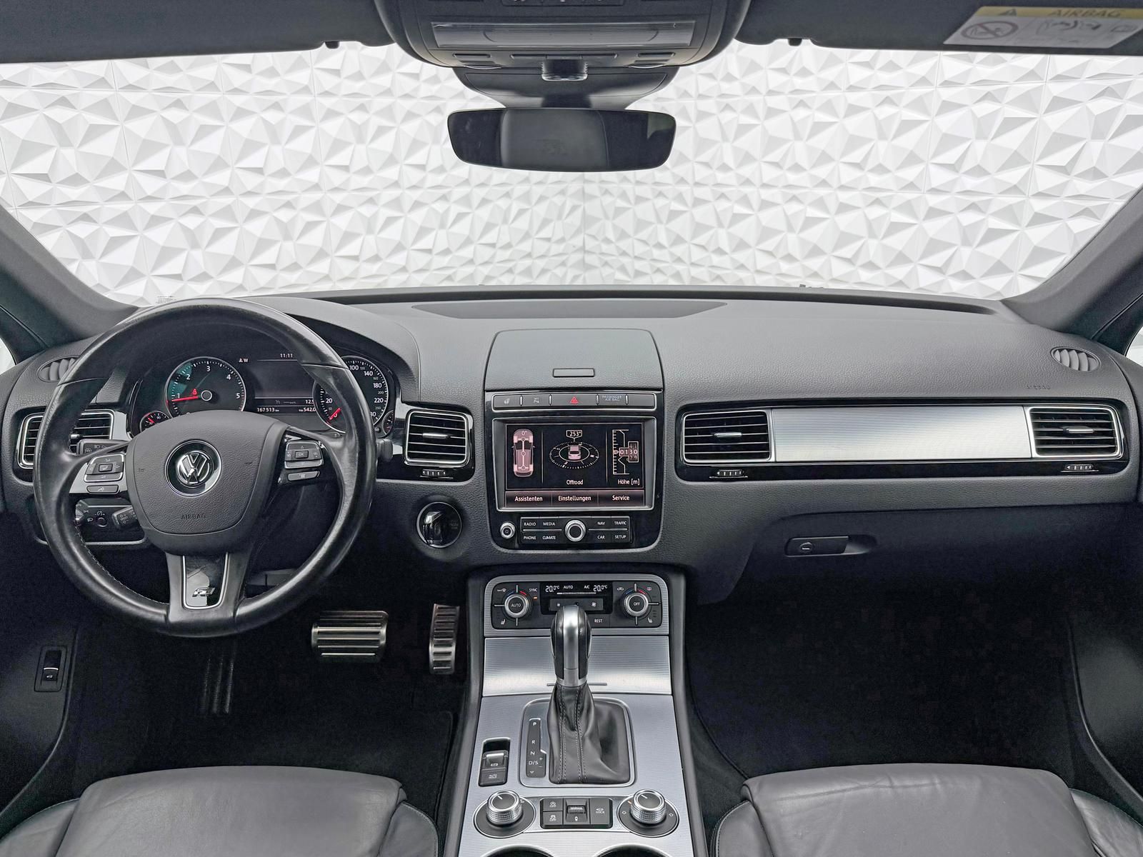 Fahrzeugabbildung Volkswagen 3.0TDI R-LINE/LUFT/4MOTION/PANO/AHK/360°/TR-TECH