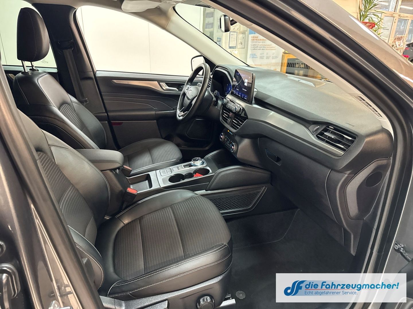 Fahrzeugabbildung Ford Kuga Titanium X HUD Navi Digitales Cockpit Sound