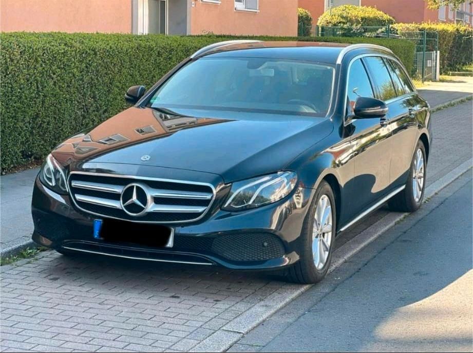 Image of Mercedes-Benz E 220