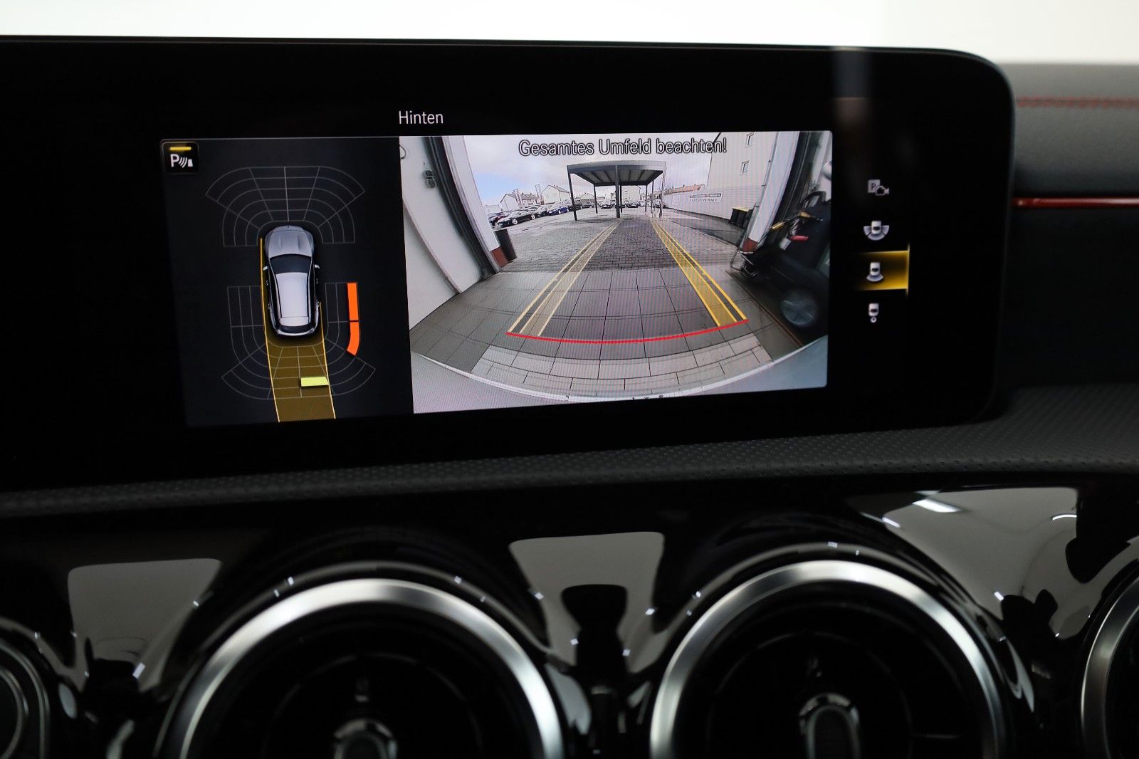 Fahrzeugabbildung Mercedes-Benz CLA 220d SB 4M AMG Line T.Leder,Navi,Night/ParkP