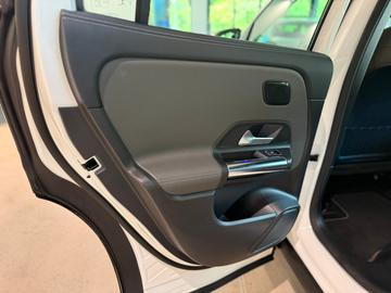 2021 Mercedes-BENZ EQA — миниатюра 20