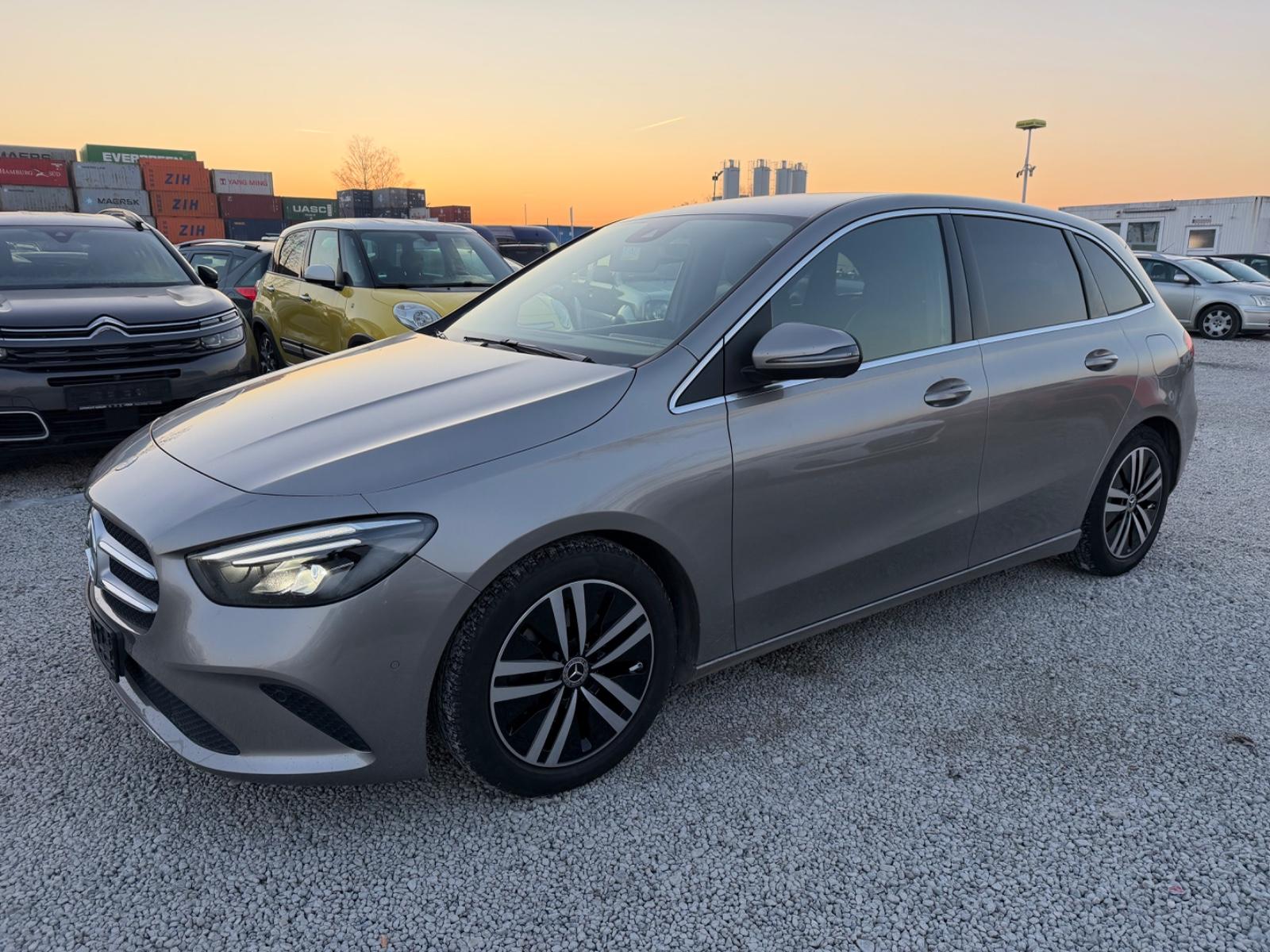 Mercedes-Benz B 200 Navi Leder LED PDC Widescreen Euro-6 Klima