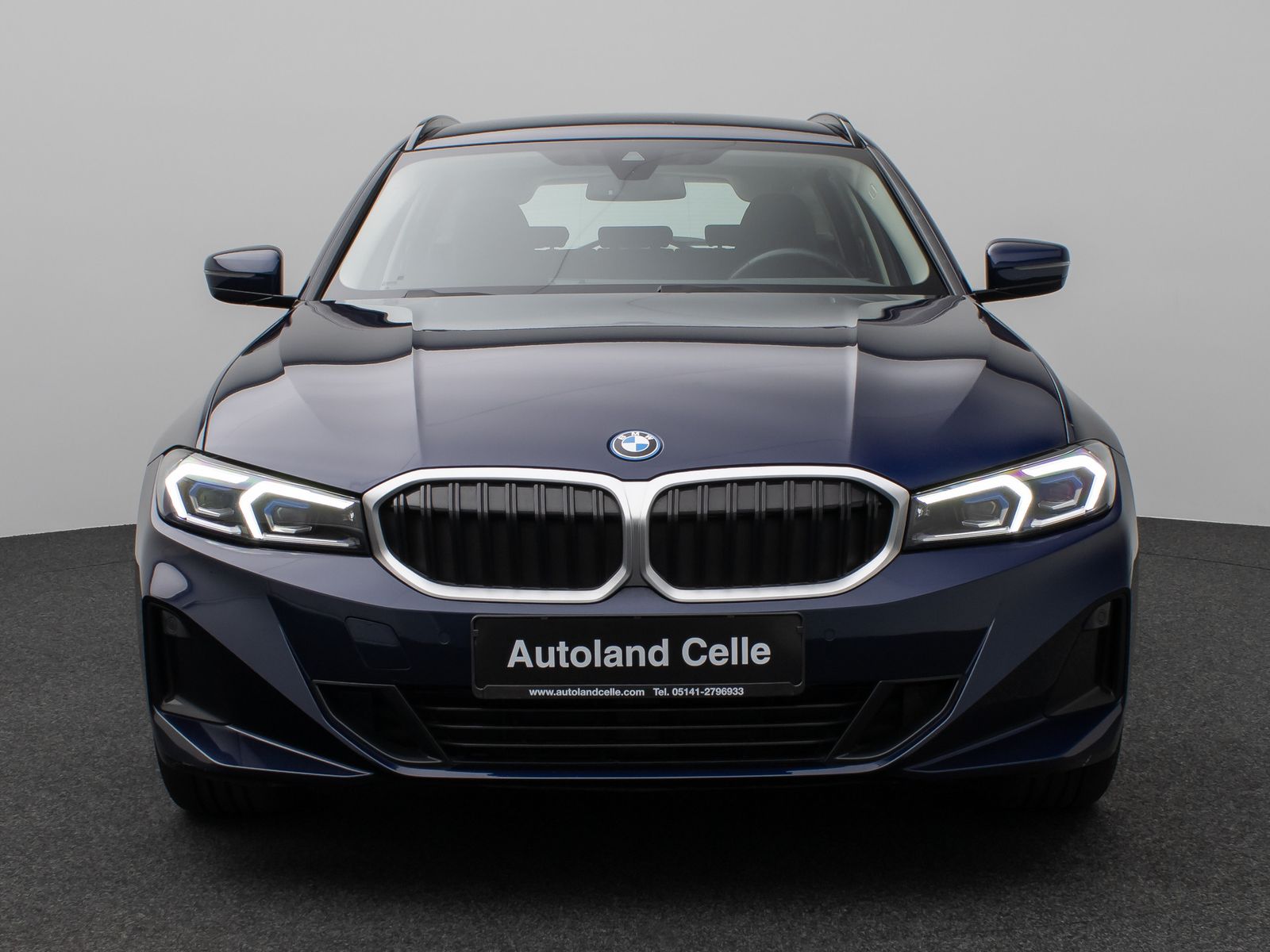 Fahrzeugabbildung BMW 330e Individual DAB HiFi Fernlichtassist PDC LED