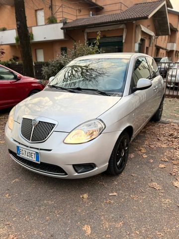 Lancia Ypsilon 1.2 69 CV Unyca x Neopatentati