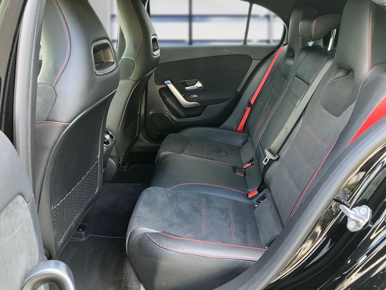 Fahrzeugabbildung Mercedes-Benz AMG A 45 4M+ NIGHT+MULTIBEAM+KEYL+AMBIENTE+KAM++