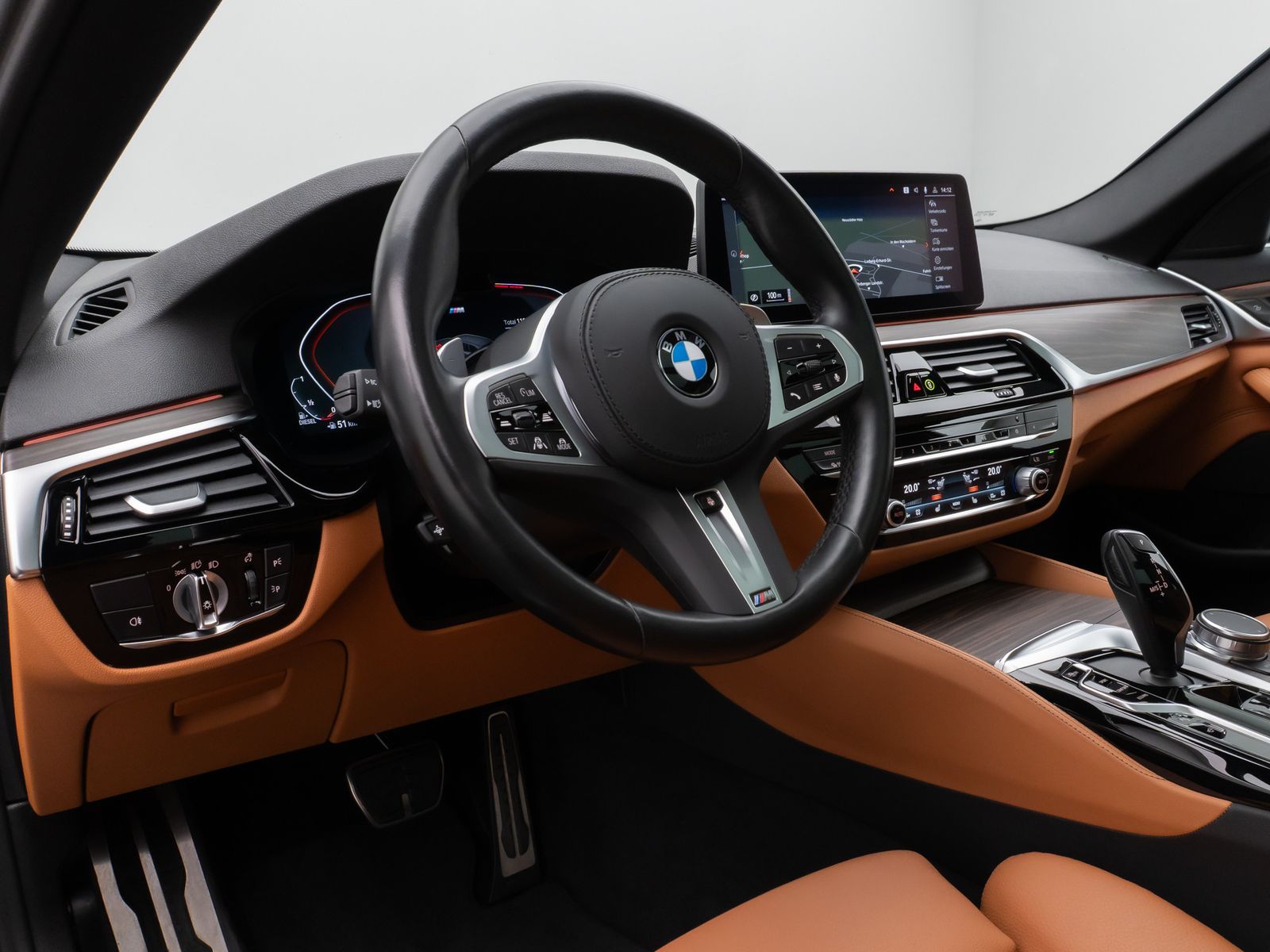 Fahrzeugabbildung BMW 530d M Sport Panorama 360°Laser HUD HiFi SoftCL