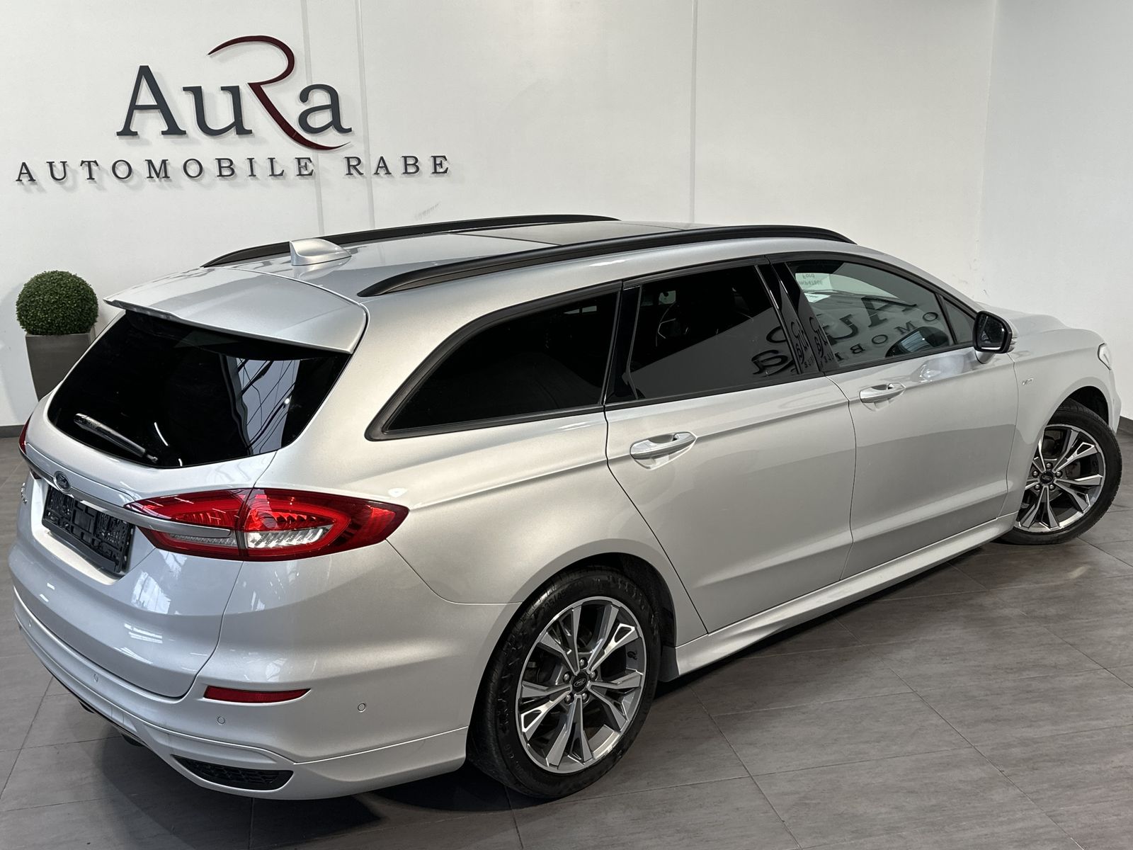 Fahrzeugabbildung Ford Mondeo Turnier 2.0 EB ST-Line NAV+LED+PANO+KAM