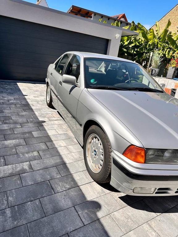 BMW 325