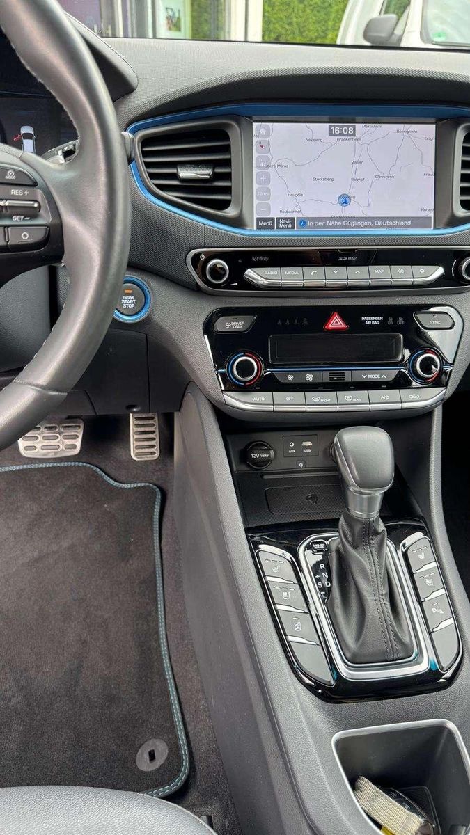 Fahrzeugabbildung Hyundai IONIQ Premium Hybrid