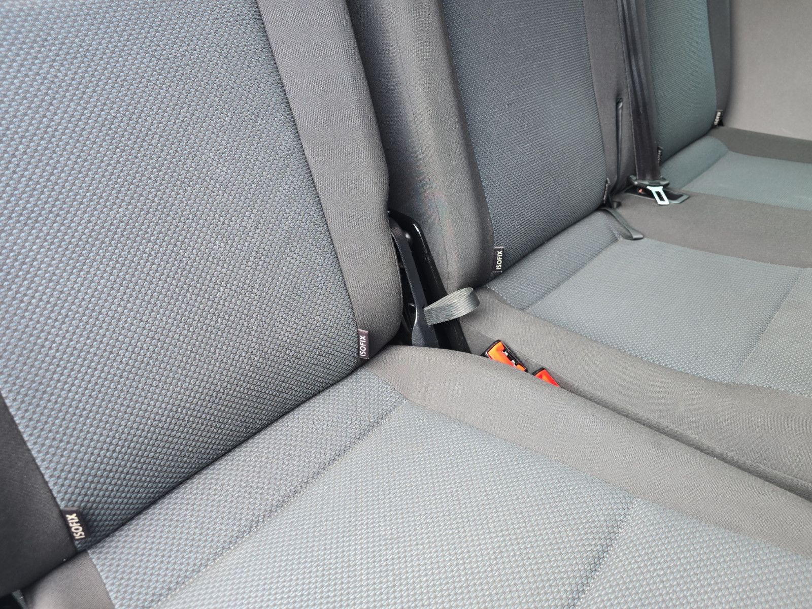 Fahrzeugabbildung Volkswagen T6 Transporter Kombi Langer Radstand 9 Sitzer