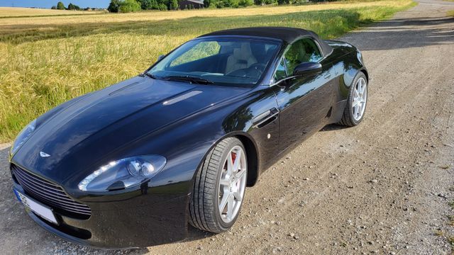 Aston Martin V8 Vantage Roadster 4.3l - Handschaltung