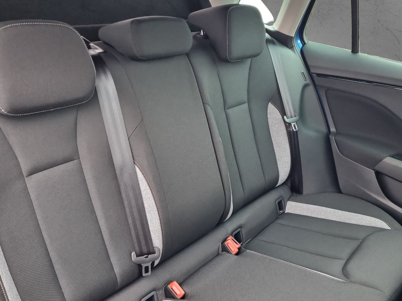 Fahrzeugabbildung SKODA Kamiq Tour 1,0 TSI 85KW/115PS DSG AHK Fahrassi+