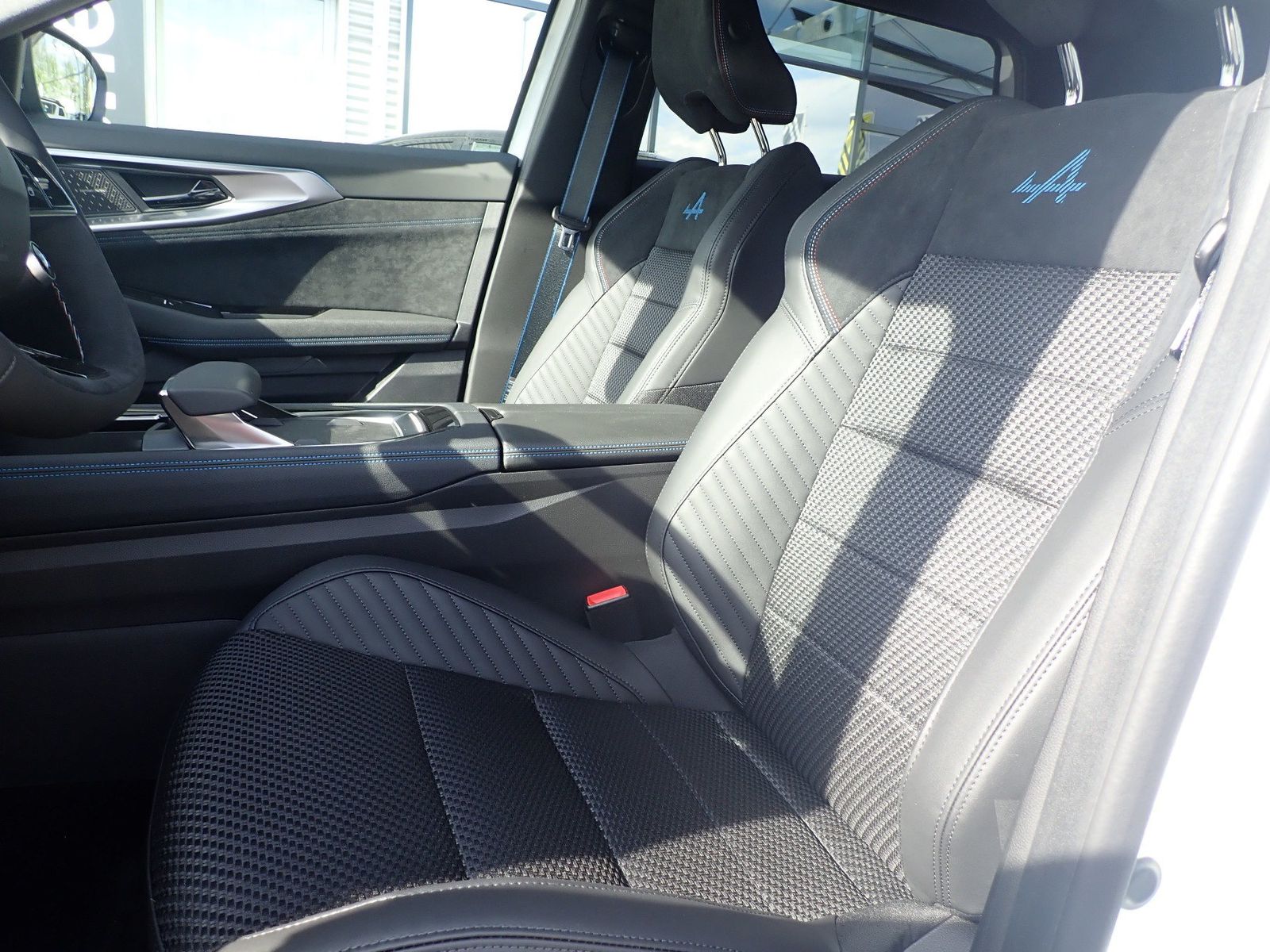 Fahrzeugabbildung Renault Espace 6 Esprit Alpine Full Hybrid E-Tech 200 5-