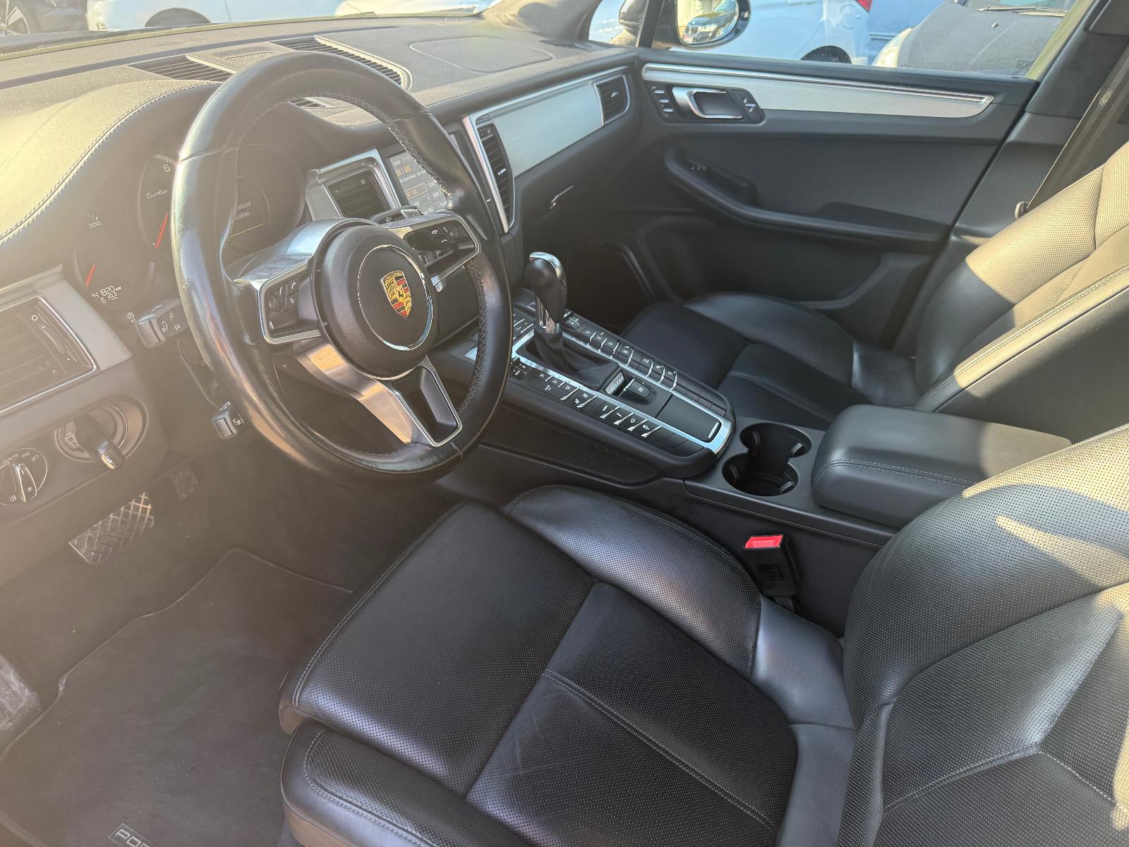 Porsche Macan Turbo*ACC*CAM*AHK*PANO