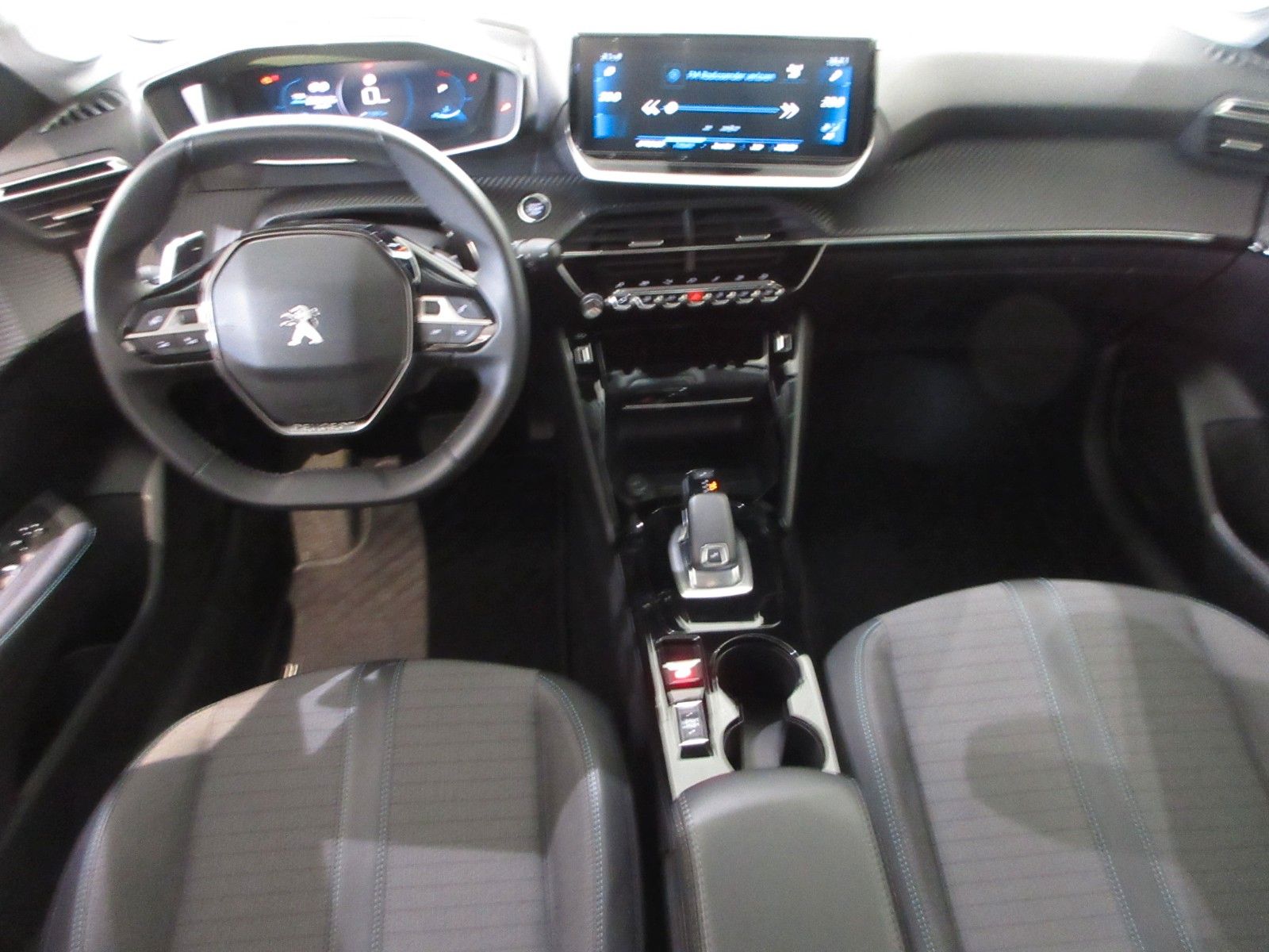 Fahrzeugabbildung Peugeot 208 Allure 1.2T LED/NAVI/PDC/R´CAM/VIRTUAL/TEMPO