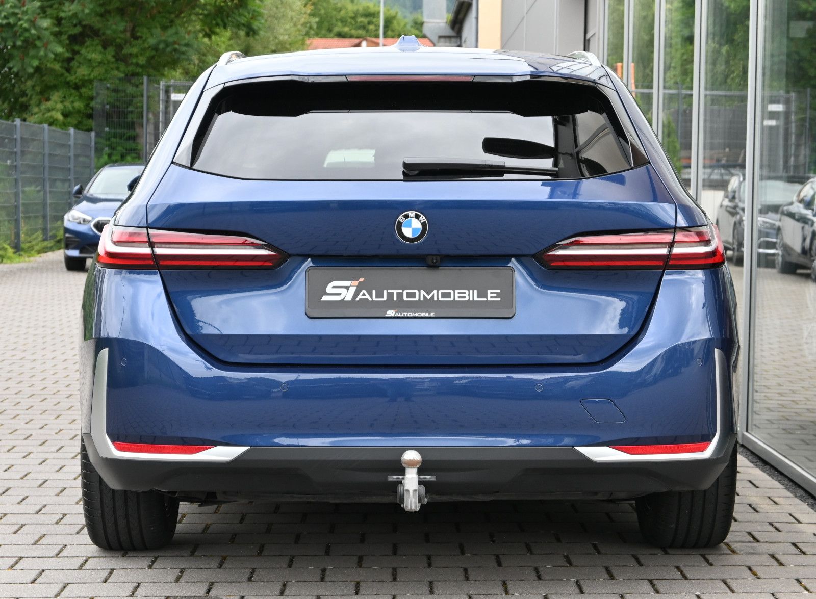 Fahrzeugabbildung BMW 520d xDr. Touring °ACC°AHK°B&W°STANDHEIZ°SITZBEL