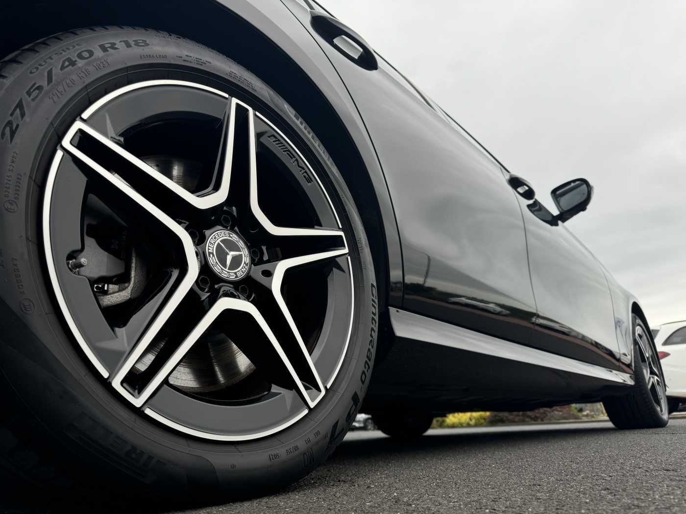 Fahrzeugabbildung Mercedes-Benz E 300de T AMG+Pano+DistrPlus+Night +AHK+360+Ambi