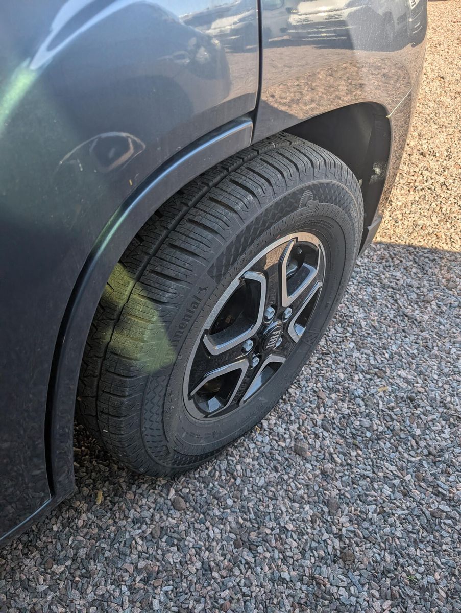 Fahrzeugabbildung Eura Mobil Van V 635 EB  Captain-Chair- Sitze, Skyroof, RFK