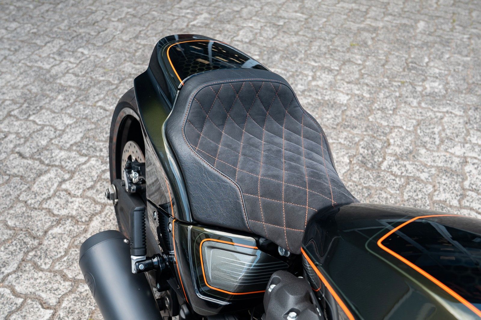 Fahrzeugabbildung Harley-Davidson FXDRS 114 CUI - KESSTECH - SEITLICHER KZH
