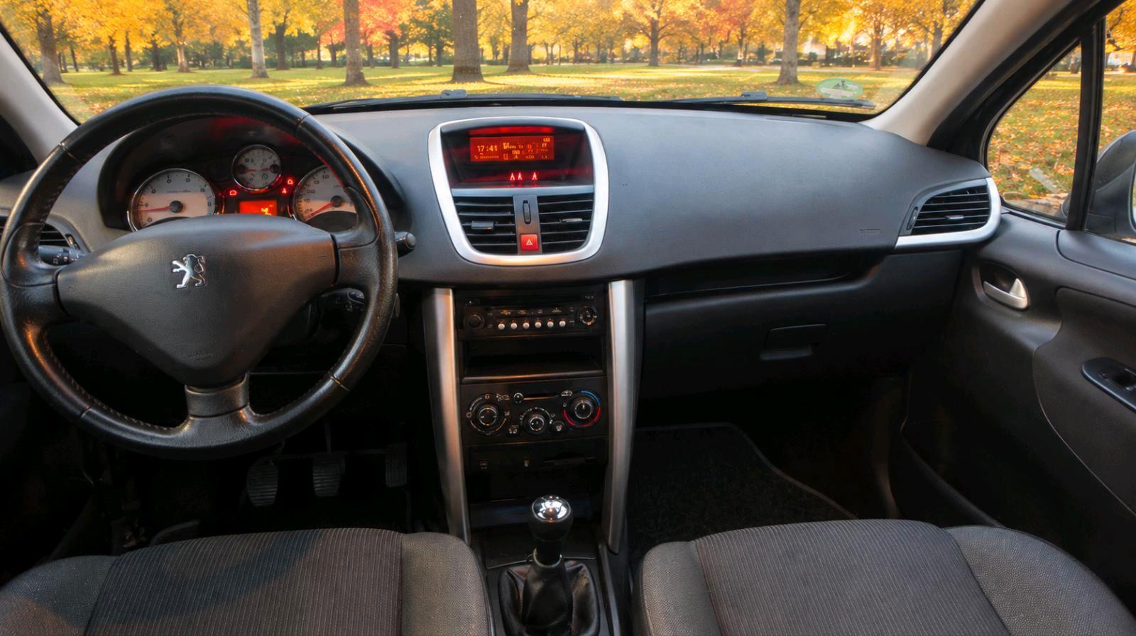 Peugeot 207 2011 — photo 5