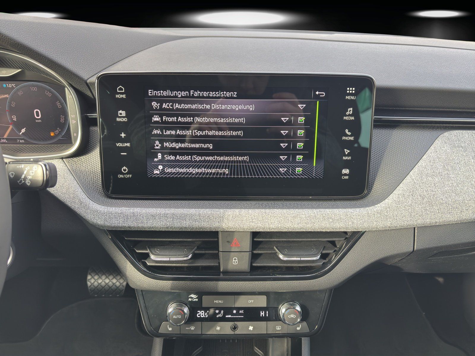 Fahrzeugabbildung SKODA Kamiq Balance DSG+AHK+ACC+BLACK+5-JAHRE GARANTIE