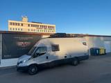 Iveco Daily - grün Wohnwagen