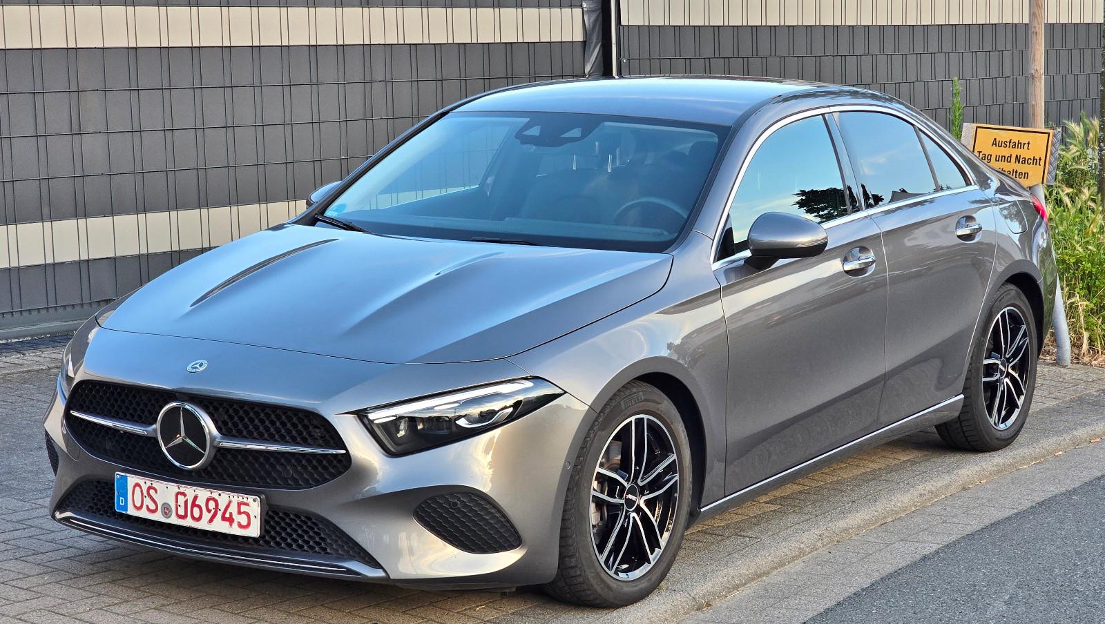 Mercedes-Benz A200 Limousine Multibeam Distronik Ambi Wide KEY