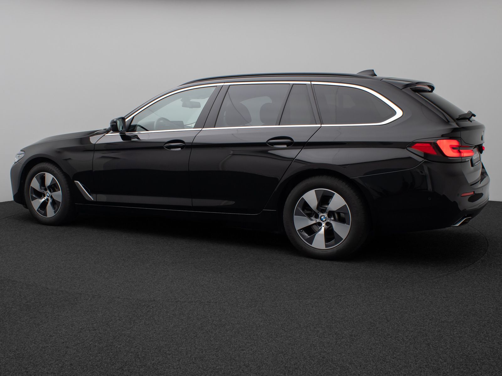 Fahrzeugabbildung BMW 530i Kamera Laser HUD DAB 4xKlima AHK Komfort