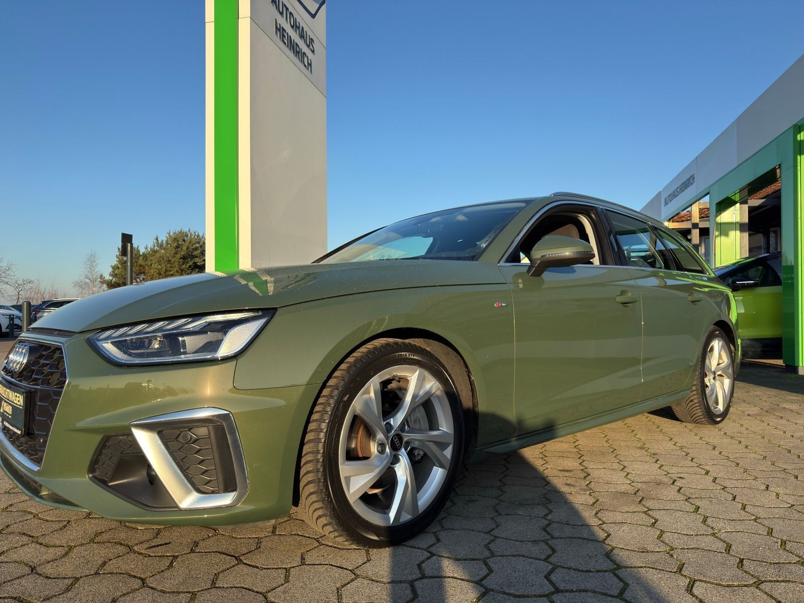 Fahrzeugabbildung Audi A4 Avant S line 204PS Stronic*LED*NAVI*Tour*Allw