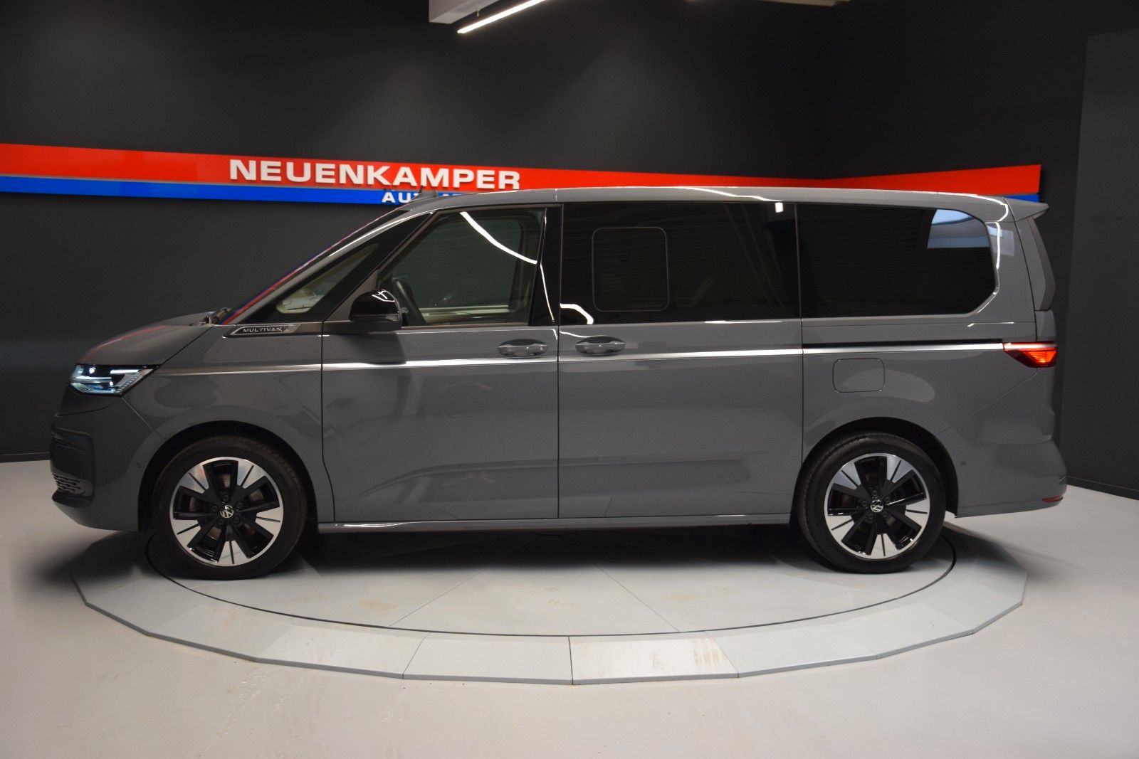 Fahrzeugabbildung Volkswagen Style lang Pano. ACC Kamera AHK DCC vis-a-vis