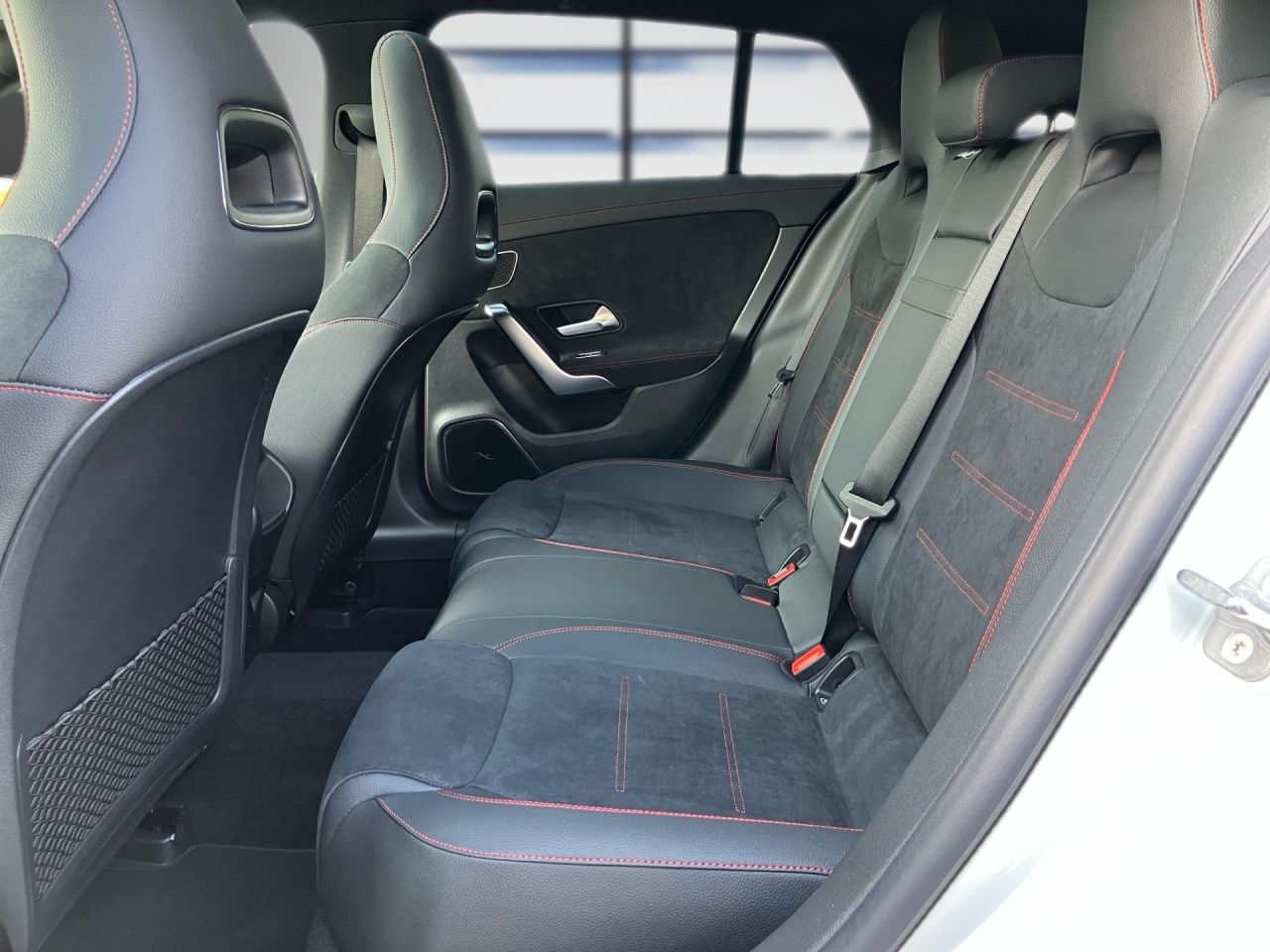Fahrzeugabbildung Mercedes-Benz CLA 250 4M SB AMG Pano+Night+Burmester+Totw+Ambi