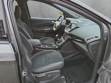 Fahrzeugabbildung Ford Kuga 1.5 Ecoboost ST-Line AHK Klima Xenon Navi