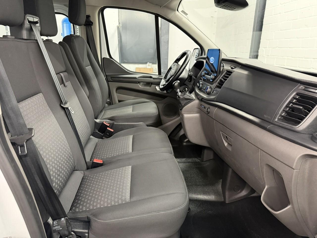Ford Transit Custom 300 L1H1 DoKa /ACC/RFK/ 6- SITZER