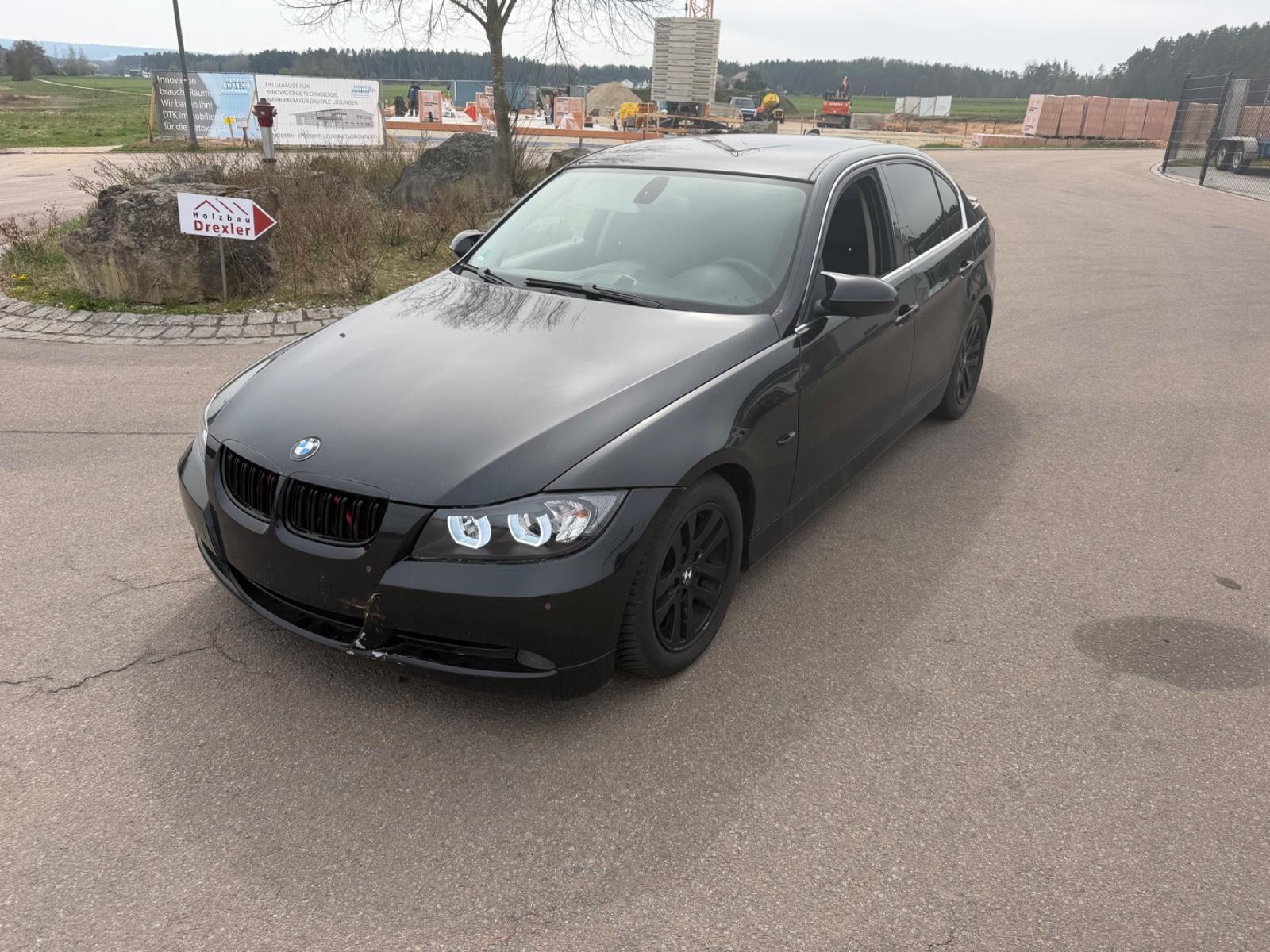 BMW 325i Lim. *Leder*SHZ*Navi*