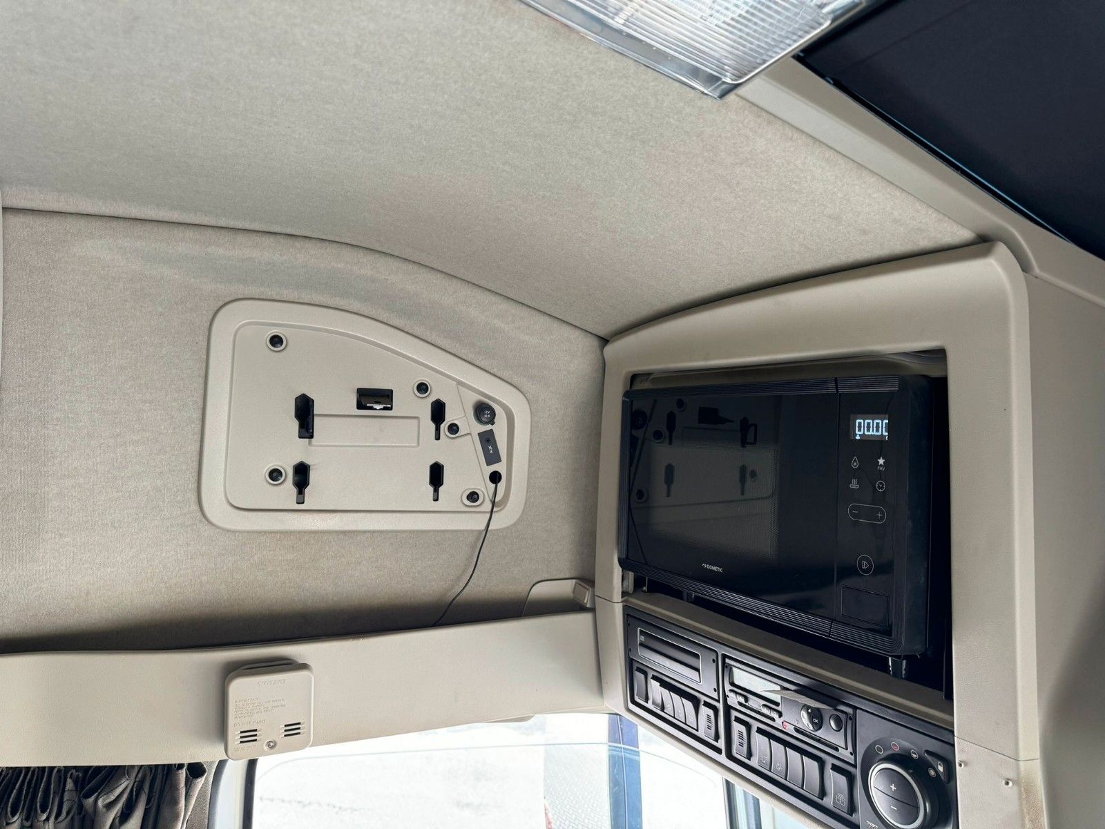 Fahrzeugabbildung Volvo FH 540 8x4 EU6 Retarder Lenk/Lift KESLA LK 9,4m