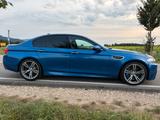 BMW M5 Liebhaberfahrzeug - blaue BMW M5