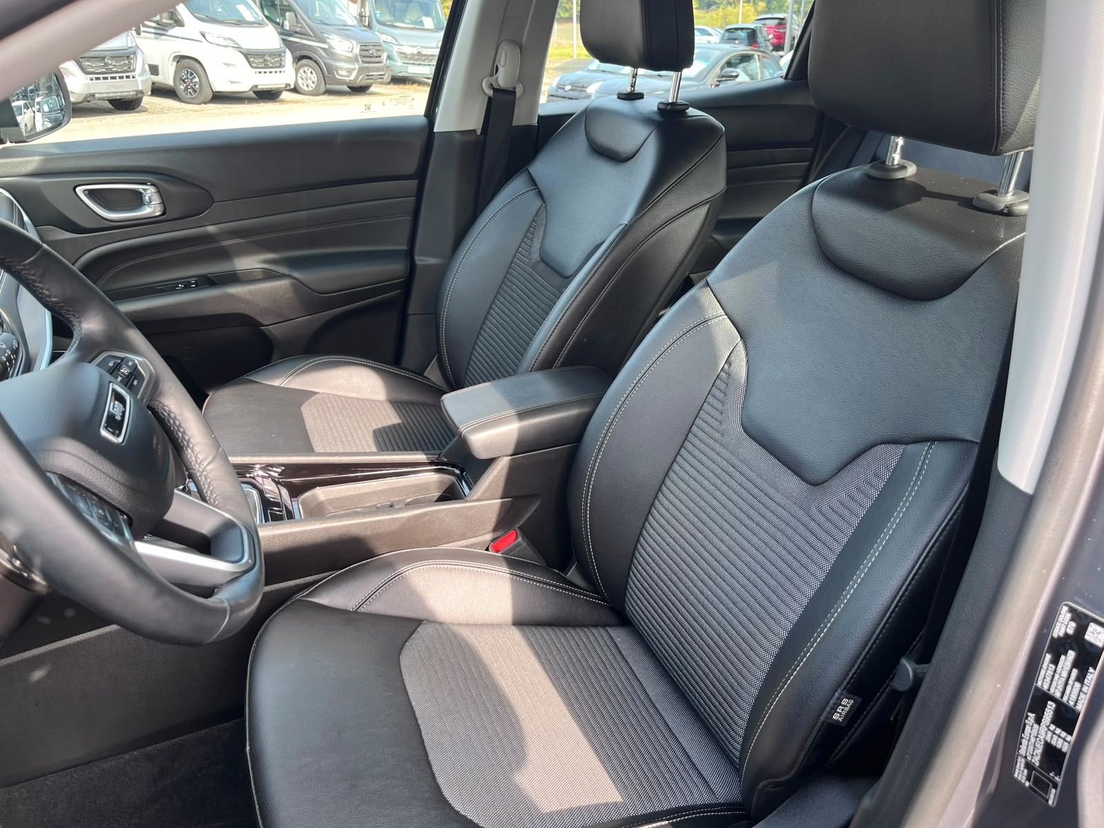 Fahrzeugabbildung Jeep Compass Altitude Teilleder digi Navi uvm
