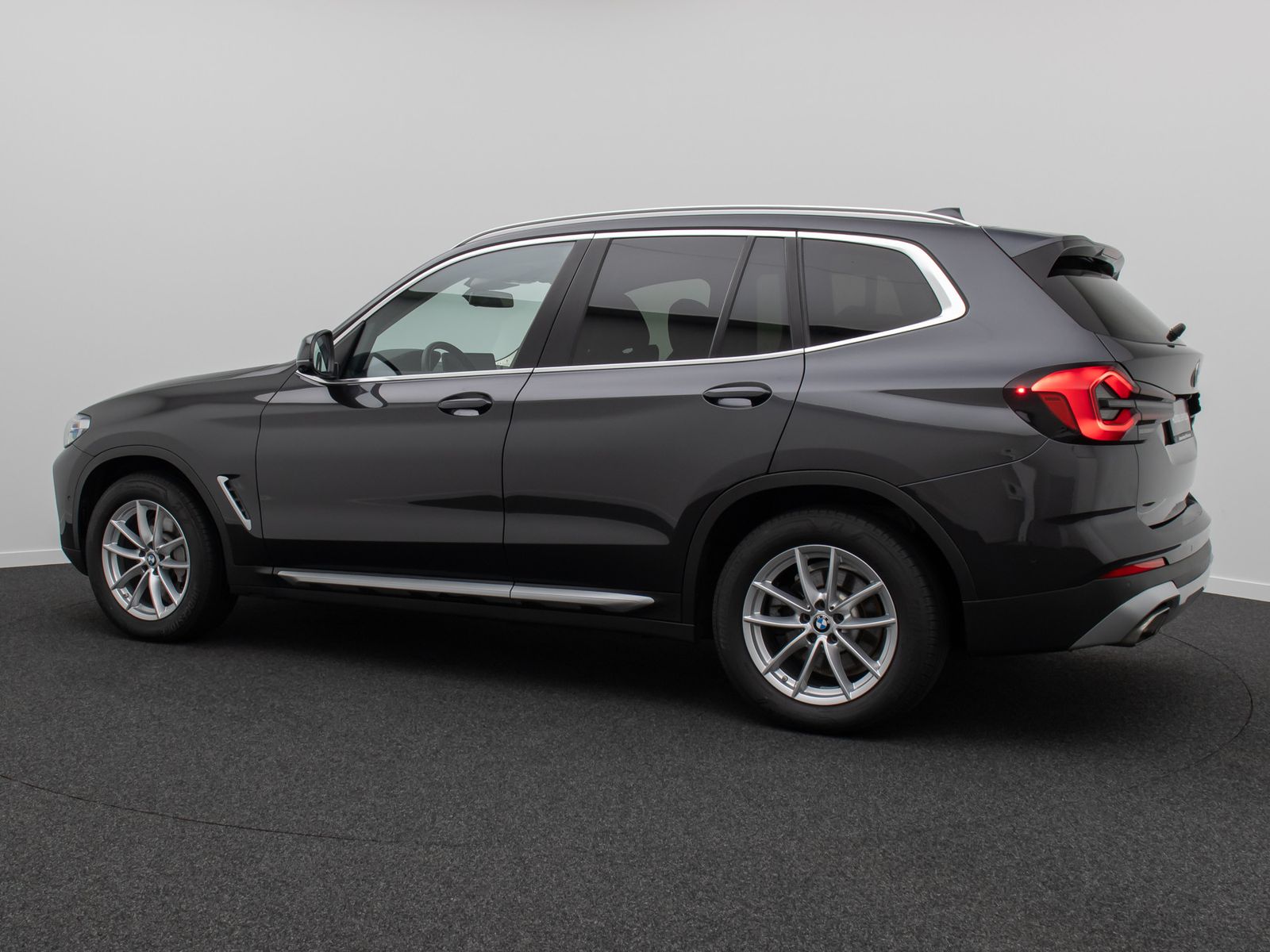 Fahrzeugabbildung BMW X3 xD30d Laser 360&deg; HUD DAB DisplKey Standhzng