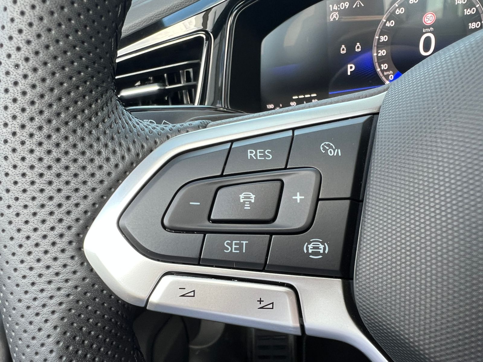 Fahrzeugabbildung Volkswagen T-Roc Cabriolet R-Line 1.5 TSI DSG *AHK, Soundsy