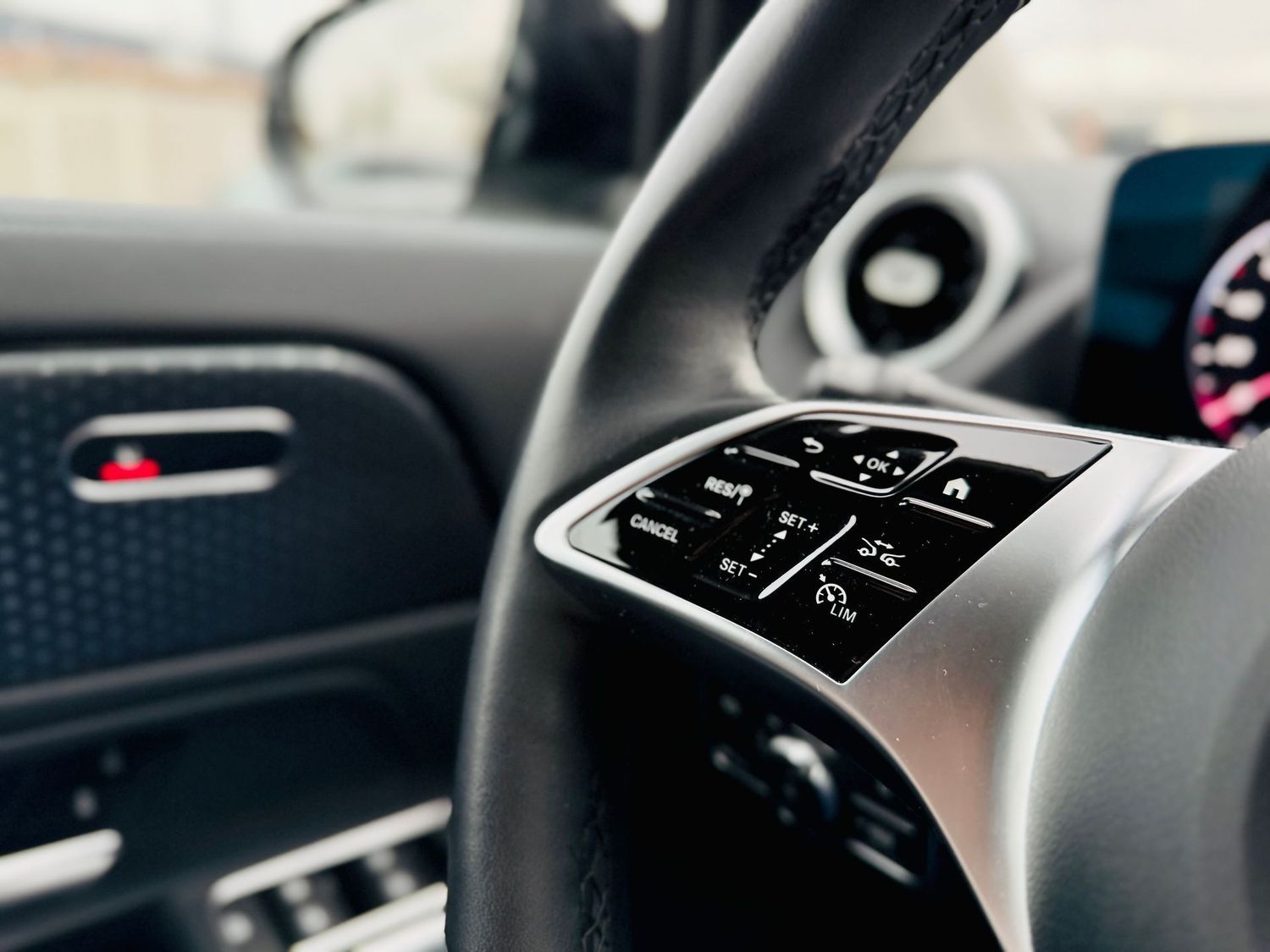 Fahrzeugabbildung Mercedes-Benz GLA 200 NIGHT & PROGRESSIVE, Winter, AHK, RFK, L
