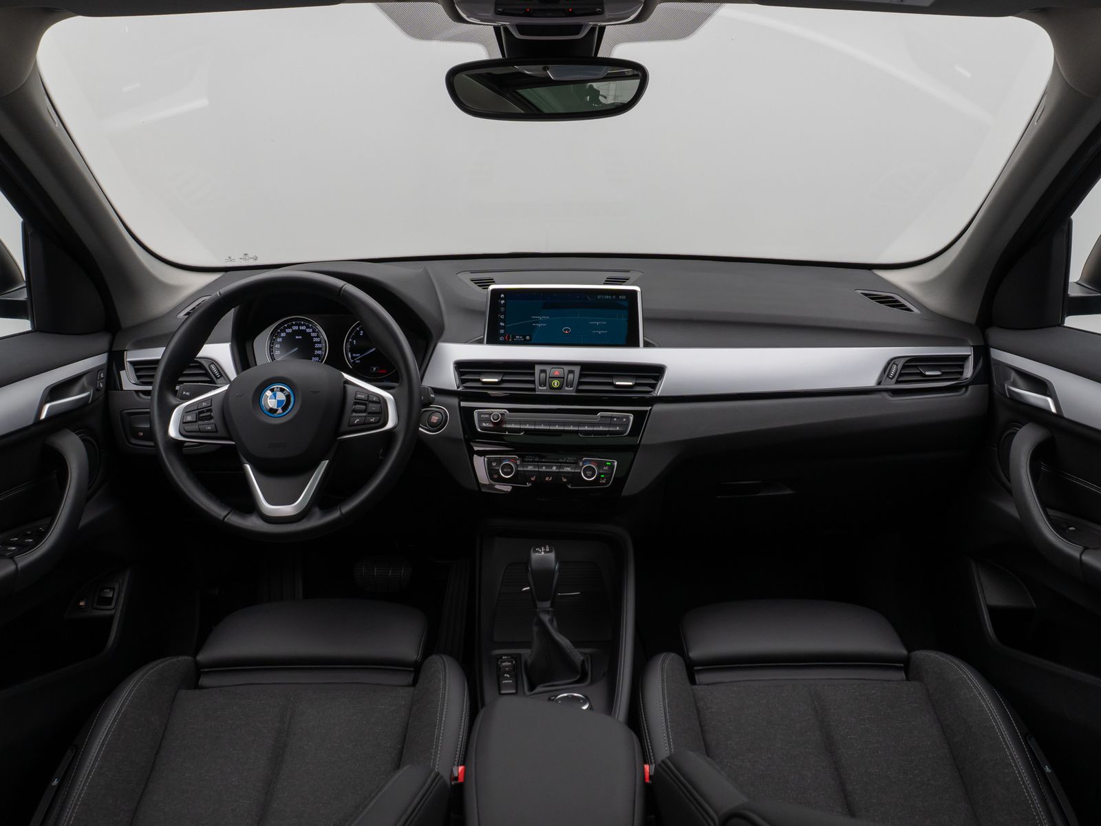 Fahrzeugabbildung BMW X1 xD25e Panorama DAB Navi Parkassistent Sport