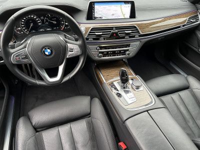 Fahrzeugabbildung BMW 740i M-Sport NAV+LED+SHZ+HiFi+KAMERA+2Hd+WLAN+PP