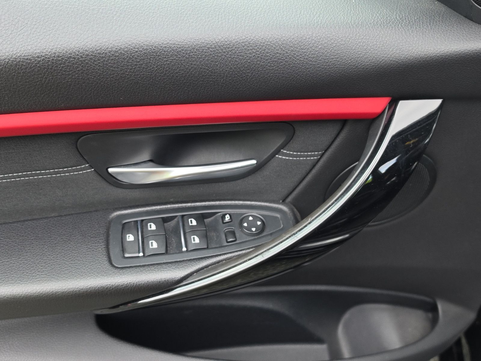 Fahrzeugabbildung BMW 3 Touring 318 d Sport Line Navi Led Scheinwerfer