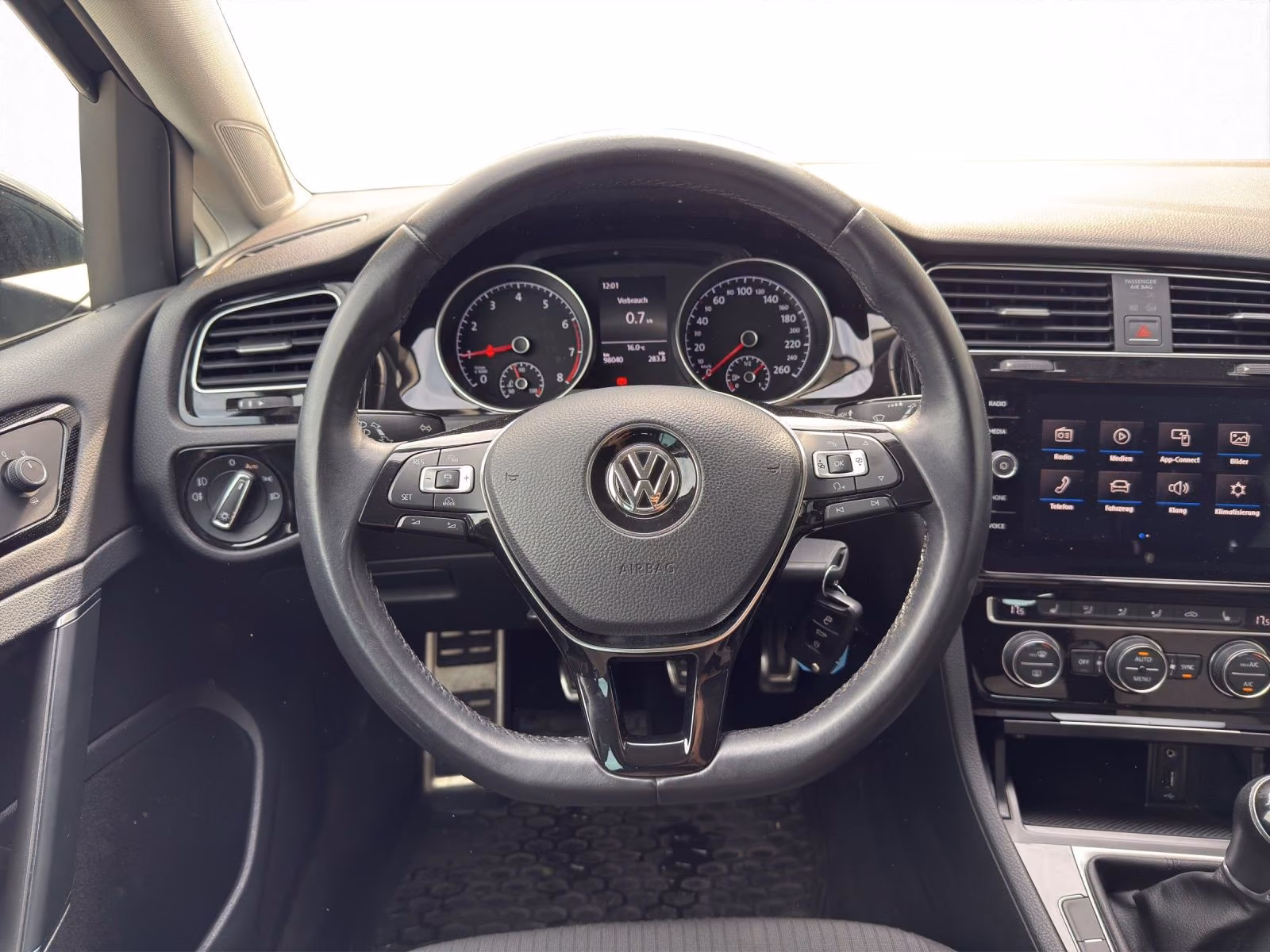 Volkswagen Golf 1.2 TSI SOUND*ACC*Climatronic*PDC*SHZ