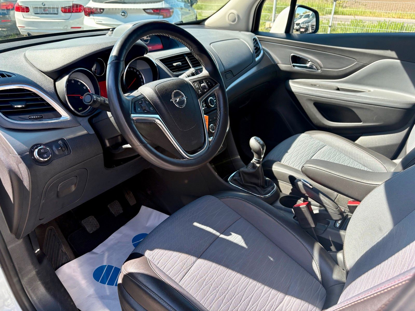 Fahrzeugabbildung Opel Mokka Innova ecoFlex 4x4 Navi Xenon Leder Kamera