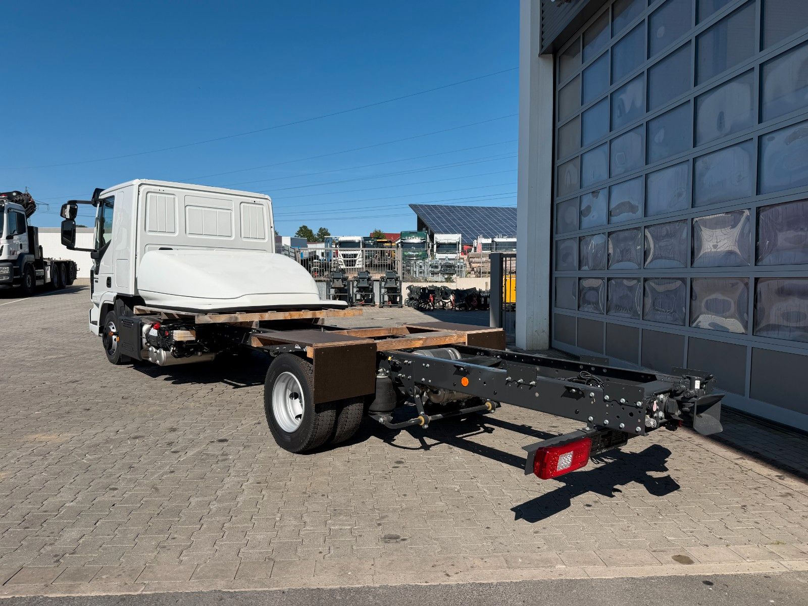 Fahrzeugabbildung Iveco Eurocargo ML80E21/P L-Haus AHK Standheizung