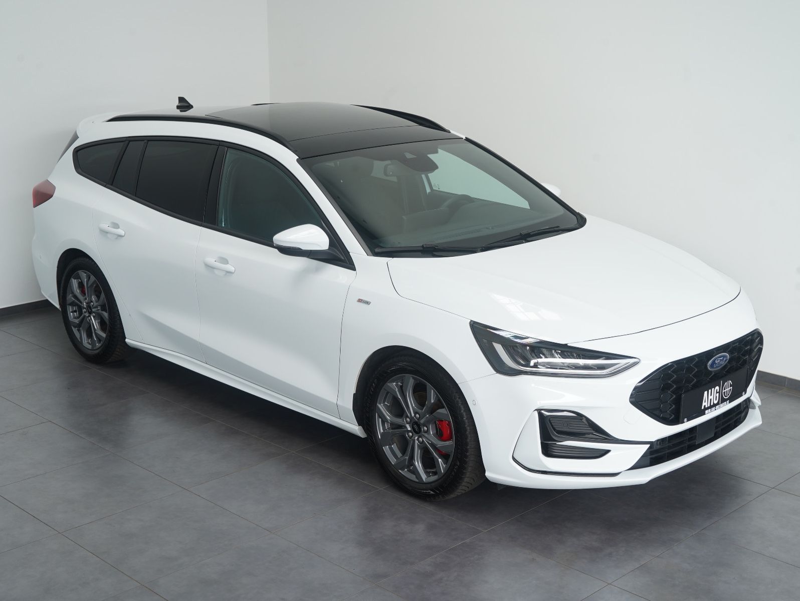 Fahrzeugabbildung Ford Focus Turnier ST-Line X 1.0 EcoBoost PANO