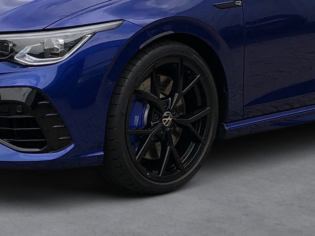 Volkswagen Golf VIII R 2.0 TSI DSG 4Motion LEDER PANO AKRA foto 4